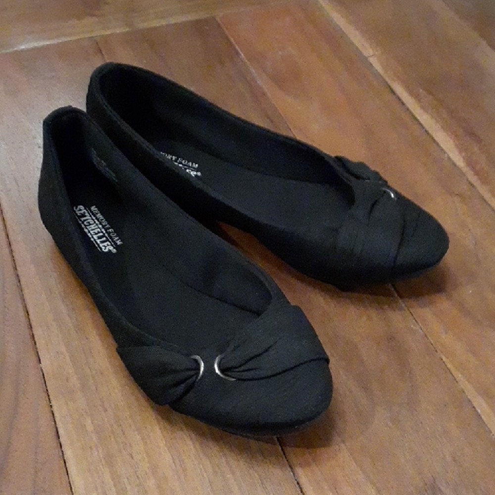 Seychelles Black Bow Accent Faux Silk Flats, Sz 7W, Barely Worn